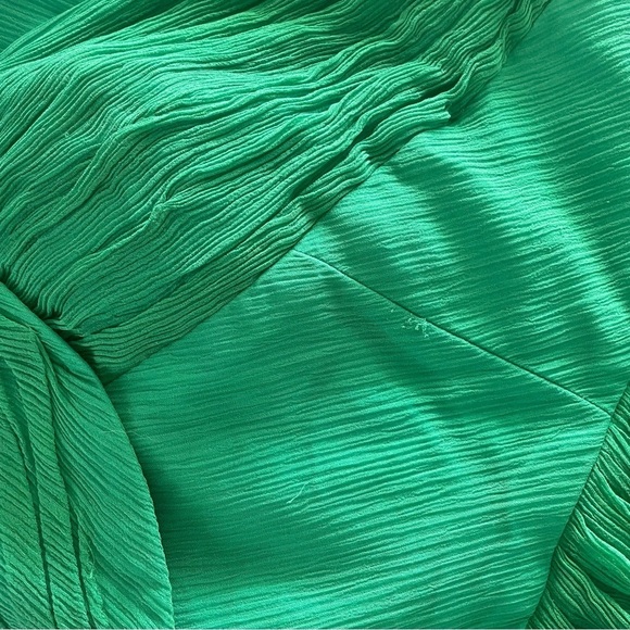 Elegant Green Midi Dress - Picture 12 of 13